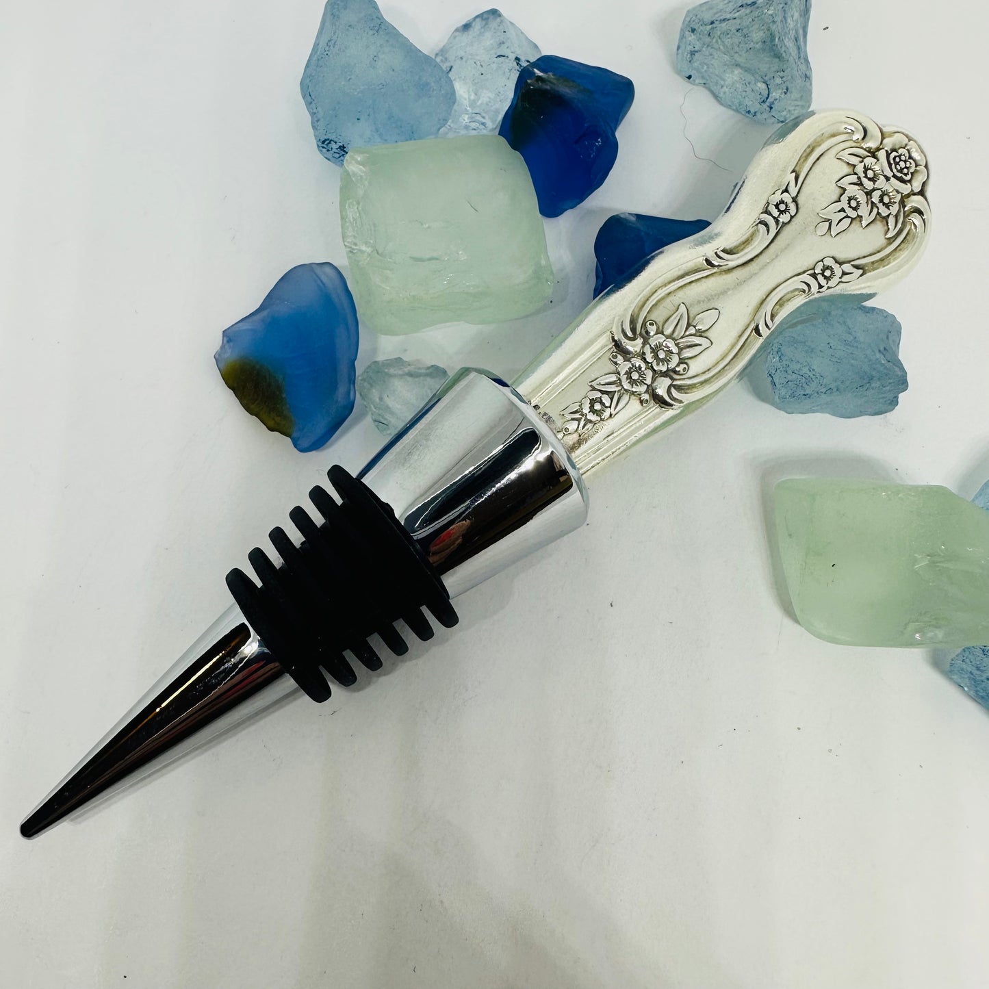“Inspiration-Magnolia“ Vintage Silverware Bottle Stopper | 1951 | Up-Cycled Wine Stopper | Silverware Bottle Closure | Antique Knife Handle Wine Plug